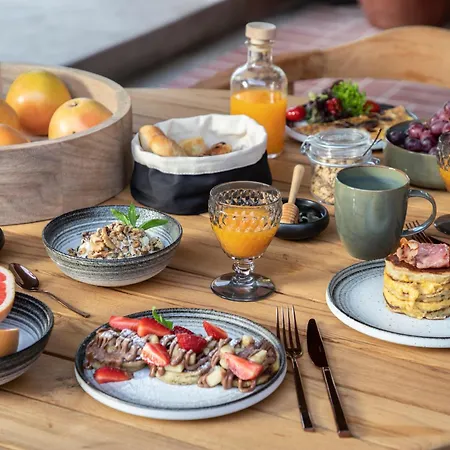 Serra Exclusive Willa